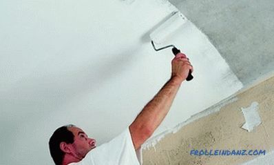 Tavanı kendi elleriyle tebeşir veya su bazlı boya ile beyazlatma