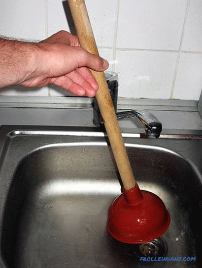 Özel bir evde kanalizasyon nasıl temizlenir