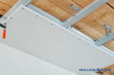 Ahşap bir evde tavanı kendi elleriyle onarın (fotoğraf ve video)