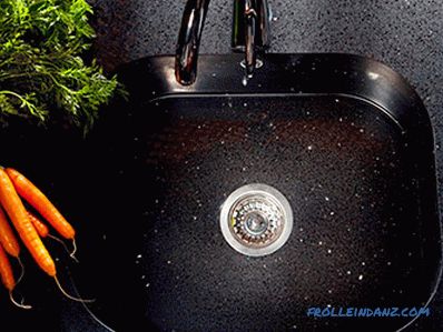 Mutfak için taş lavabo - çeşitli türlerin artılarını ve eksilerini