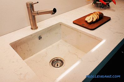 Mutfak için taş lavabo - çeşitli türlerin artılarını ve eksilerini